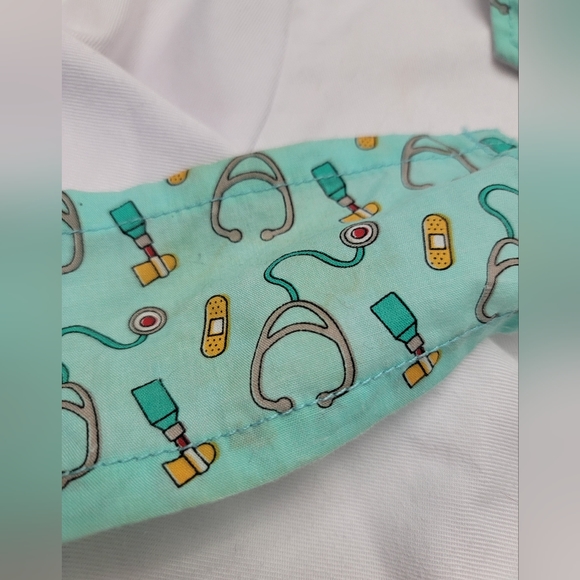 Melissa and Doug Doctor Coat with Extra accessories - Picture 8 of 8